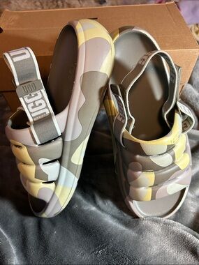 UGG Womens NIB Yellow, Green, & Gray Camo Sandals, Removeable Velcro Strap, Sz 9